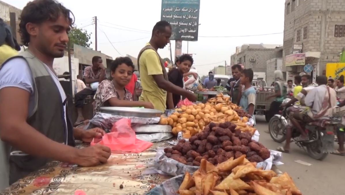 قناة بلقيس ترصد الطقوس الرمضانية في شوارع أبين .. مأكولات شعبية وابتسامات بريئة