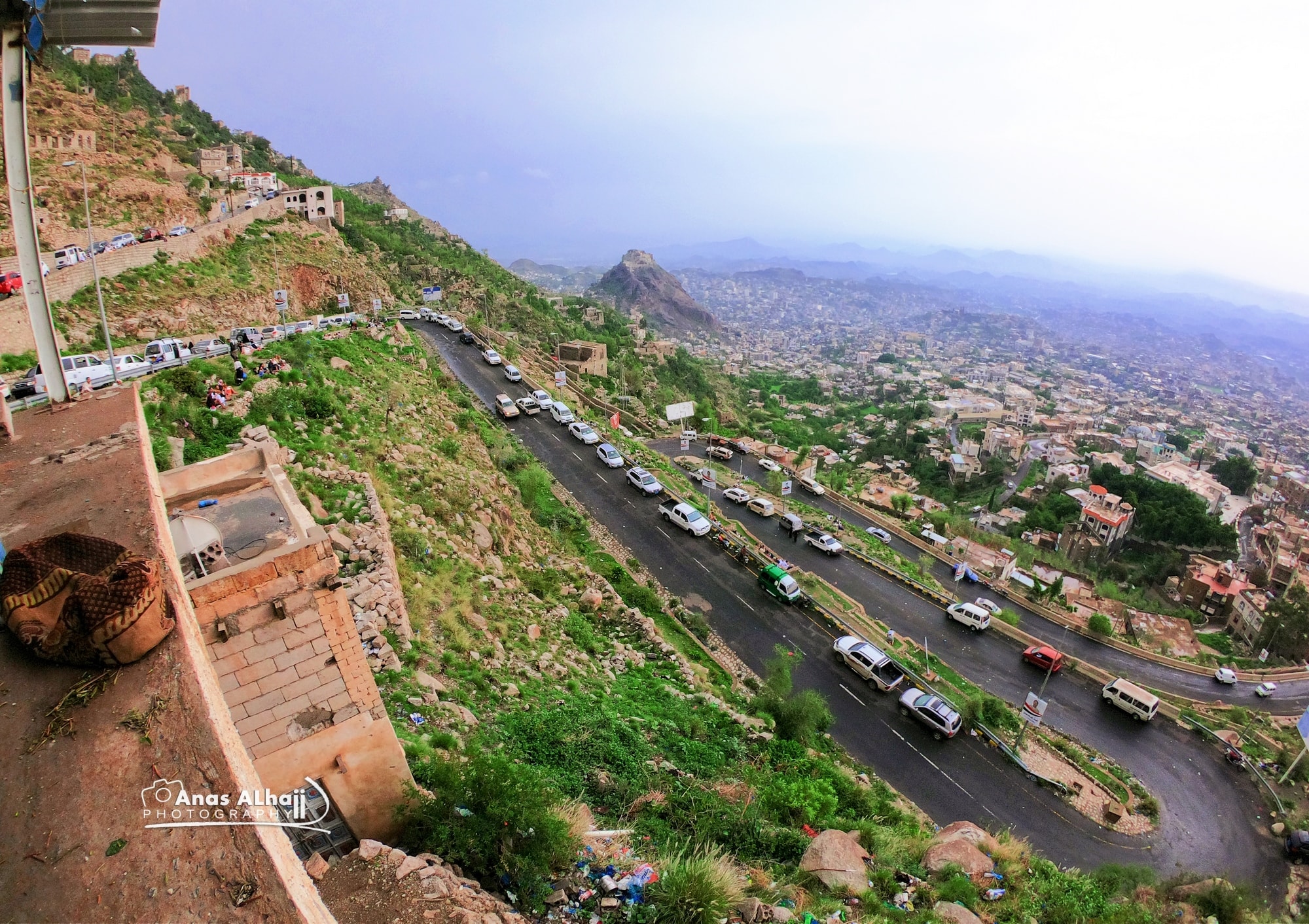 جبل صبر .. المتنفس الأول لسكان تعز