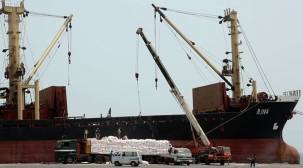 التحالف يعلن منح 4 تصاريح لسفن متوجهة إلى ميناء الحديدة