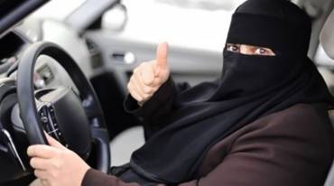 فرحة غامرة بين السعوديات برفع الحظر عن قيادة السيارات