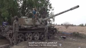 شاهد .. الجيش يستعيد أسلحة ثقيلة من المليشيا في محافظة حجة
