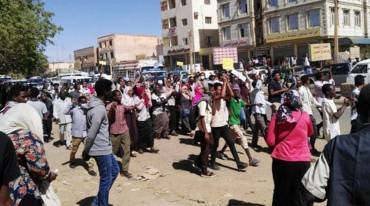 تظاهرات جديدة.. الحزب الحاكم يطلق مبادرة لجمع الشمل في السودان