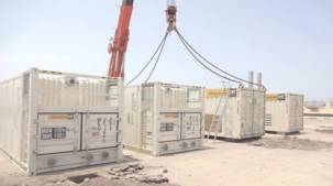 توجيهات حكومية بسرعة نقل وتركيب مولدات الكهرباء في عدن
