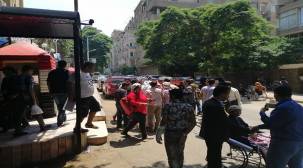 وقفة احتجاجية لجرحى الجيش أمام مقر السفارة اليمنية بالقاهرة