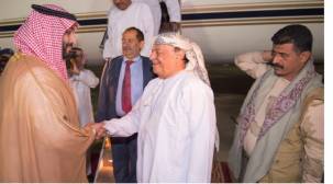 وزير حكومي يدعو إلى الخروج والتظاهر للمطالبة بعودة هادي من الرياض