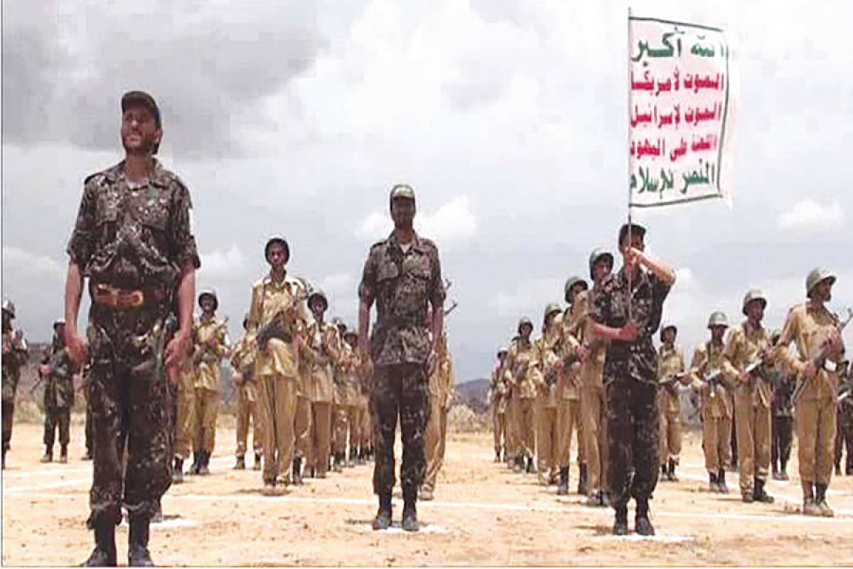 جنود تابعين لمليشيا الحوثي يتلقون التدريبات العسكرية