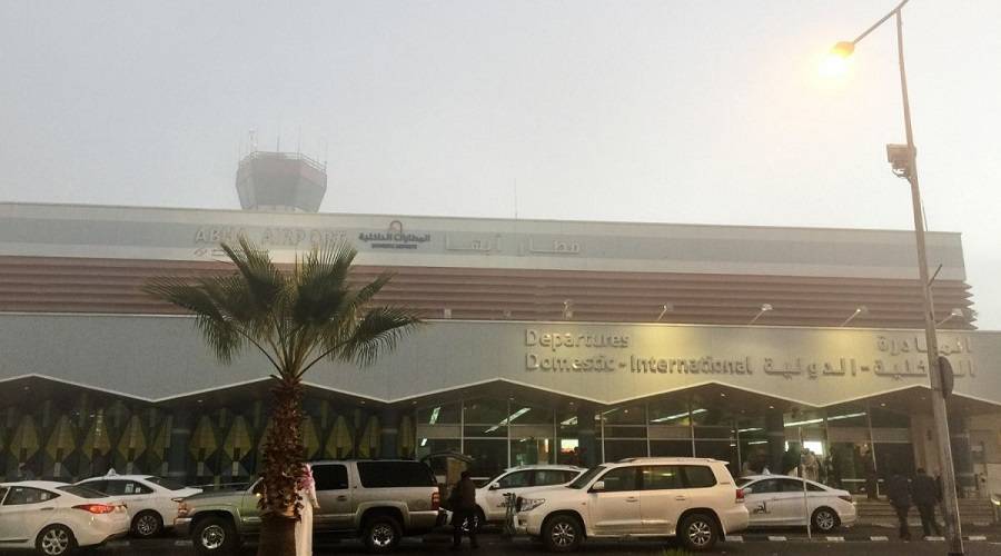 اصابة 26 مدنيا بمقذوف حوثي استهدف مطار أبها الدولي