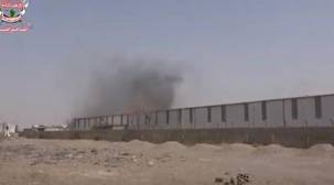 الحديدة.. شهيد مدني.. احتراق مصنع ومخازن للكتب المدرسية بقذائف الحوثيين