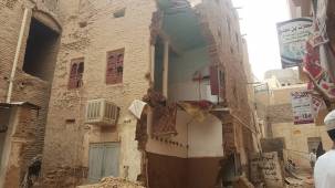 حضرموت: وفاة 3 مواطنين بينهم امرأة جراء انهيار مبنى قديم في سيئون