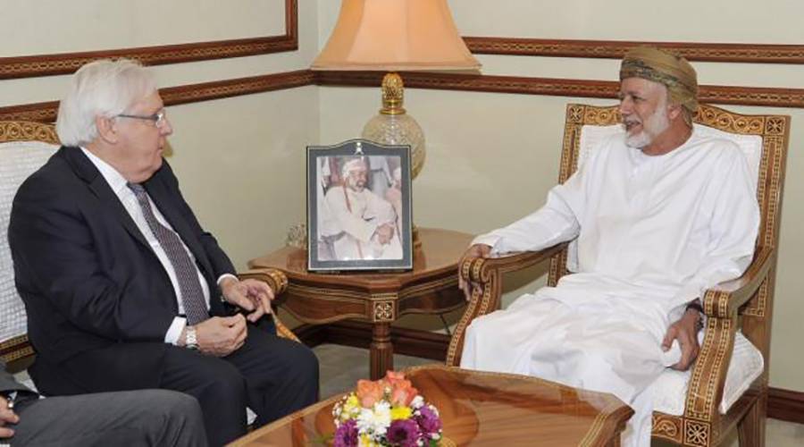 غريفيث يلتقي وزير الخارجية العماني لبحث جهود السلام في اليمن