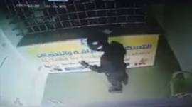 مسلحون يقتلون موظفاً في محل صرافة بصنعاء وينهبون 30 مليون ريال &quot; فيديو&quot;