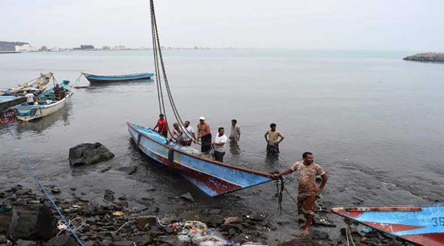 استشهاد صيادين اثنين بغارات للتحالف قبالة سواحل الصليف بالحديدة