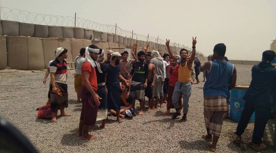 الإمارات تفرج عن  46 مختطفاً في سجن بئر أحمد بعدن