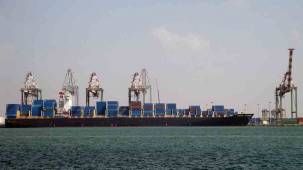 الحكومة تطالب الأمم المتحدة تغيير مسار الإغاثة إلى ميناء عدن