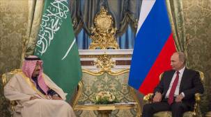 العاهل السعودي وبوتين يبحثان تعزيز العلاقات الثنائية