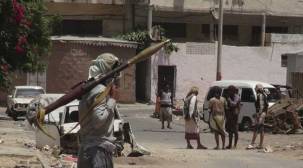 واشنطن بوست: القتال في عدن ينذر بمخاطر عديدة ويهدد بتقسيم اليمن