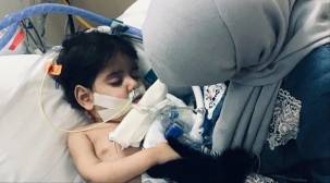 بعد كفاح أمه لرؤيته.. وفاة الطفل اليمني المريض بأمربكا