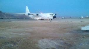 وصول طائرة محملة برواتب الموظفين إلى مطار عدن الدولي