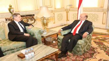 الرئيس اليمني عبدربه منصور هادي مع سفير الولايات المتحدة الامريكية ماثيو تولر 