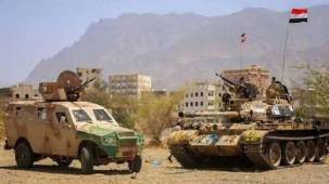 وزير الدفاع اليمني يوجه بوقف إطلاق النار بشبوة وأبين