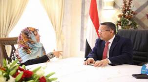 توكل كرمان تلتقي رئيس الحكومة أحمد بن دغر في الرياض وتناقش معه مستجدات الأوضاع في اليمن وسبل بناء السلام واستعادة الدولة.