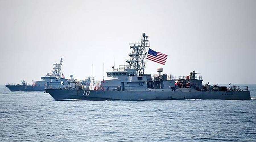 واشنطن تعلن ضبط مئات من قطع الأسلحة الصغيرة في قارب بخليج عدن
