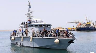 خفر السواحل الليبي ينتشل 315 مهاجرا من البحر المتوسط
