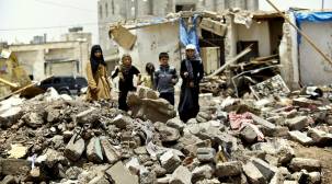 العالم يتحدث عن أرقام مفزعة ويحذر من كارثة تهدد اليمنيين..  وأمراء الحرب يستمرون في التكسب والعبث!