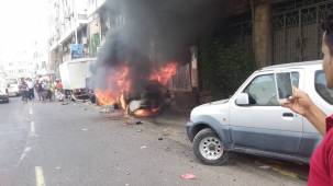 عدن: انفجار يستهدف سيارة مسؤول جمعية سلفية ولا ضحايا