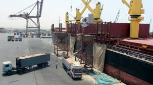 الأمم المتحدة تدرس خيارات بديلة لنقل المساعدات لليمن في حال تعرض ميناء الحديدة لأي هجوم 