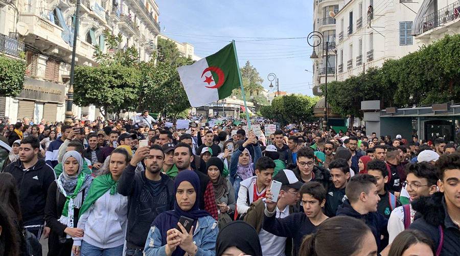 هدوء في الجزائر غداة تظاهرات حاشدة.. واشنطن ترحب وفرنسا تتحفظ
