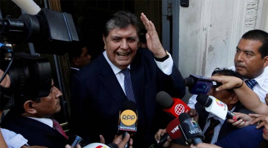 رئيس بيرو السابق جارسيا يطلق على نفسه الرصاص أثناء محاولة اعتقاله