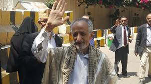 الصحفي يحيى عبد الرقيب الجبيحي بعد الإفراج عنه من قبل المليشيا