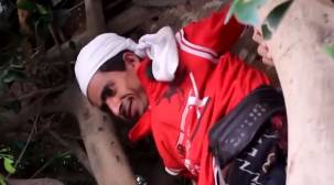 شاب يمني يسكن فوق شجرة&quot;فيديو&quot;