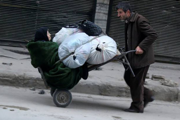 نازحون من مدينة حلب جراء القصف الروسي