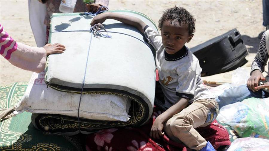 الحرب تفرق بين اليمنيين.. عيد دون زيارات أو ملابس جديدة