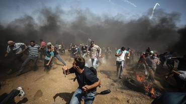 إصابات بصفوف الفلسطينيين وطواقم إسعاف جراء قنابل غاز إسرائيلية