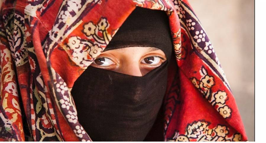 نساء صنعاء.. القهر والأوجاع  يسكنان بيوتنا ولم تعد أسرنا قادرة على التحمل