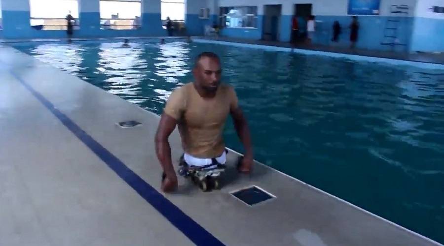 قصة بطل يمني بنصف جسد .. يمارس السباحة ويرفع الأثقال &quot; فيديو&quot;