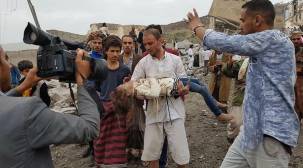 التحالف يقتل اليمنيين ويبرر جرائمه .. فمن يتحمل مسؤولية الغارات الخاطئة؟