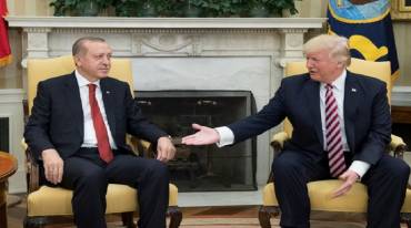 أردوغان يشهر سلاح التخلي عن الدولار بوجه ترامب