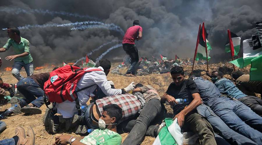 الصحة الفلسطينية: 52 شهيدا وإصابة 2410 بالرصاص الإسرائيلي قرب حدود غزة