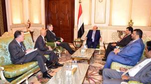 الرئيس هادي يدعو المجتمع الدولي إلى تحمل مسؤولياته تجاه اليمن