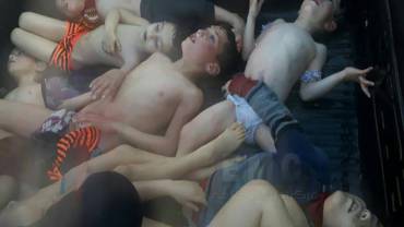 عائلة كاملة قضت متأثرة بالغازات السامة جراء الغارات الجوية للنظام السوري في إدلب
