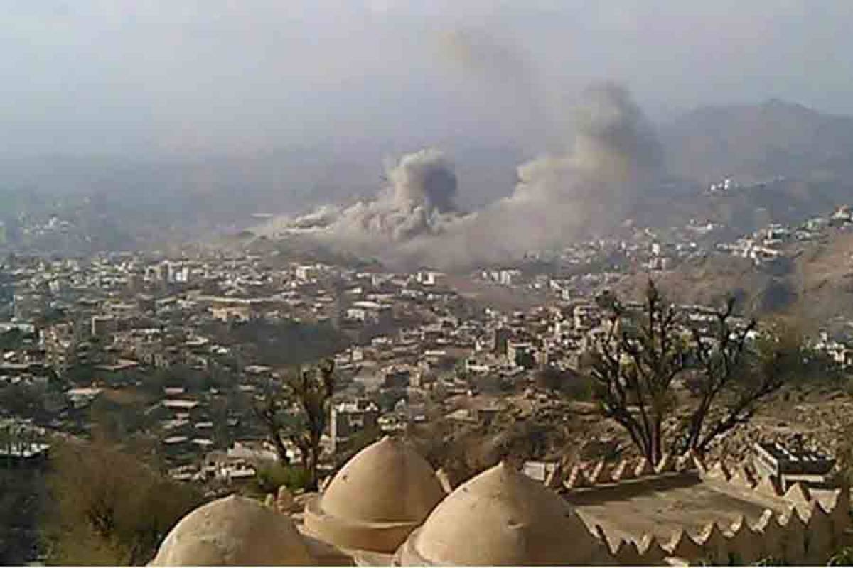 القصف العشوائي من قبل مليشيا الحوثي والمخلوع صالح لم يتوقف على أحياء المدينة- أرشيفية