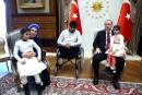 من لقاء الطيب رجب أردوغان وعقيلته بعائلة الطفلة دموع