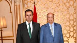 رئيس الوزراء الجديد يؤدي اليمين الدستورية أمام الرئيس هادي