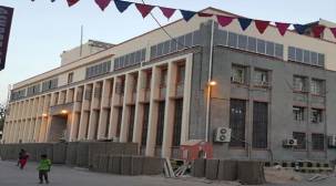 البنك المركزي اليمني يدرس رفع أسعار الفائدة لإنقاذ الريال