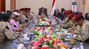 الحكومة: استهداف الحوثيين لقاعدة العند رسالة سافرة للعالم