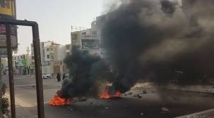 احتجاجات في تعز وعدن والمكلا بسبب غلاء الأسعار وتدهور العملة المحلية